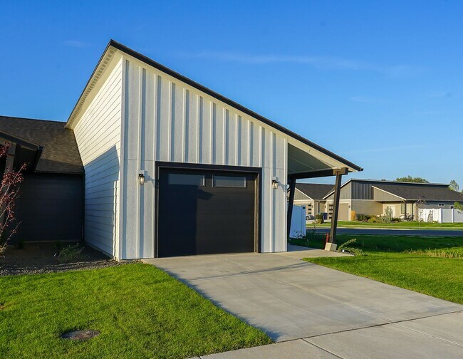 Foto del edificio - Just Completed  Beautiful Two Bedroom Two ...