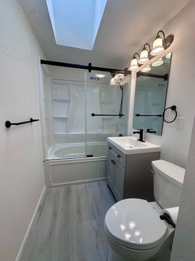 Foto del edificio - Charming 4 bedroom Rambler