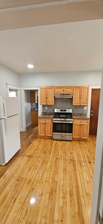 Building Photo - 120 Capen St