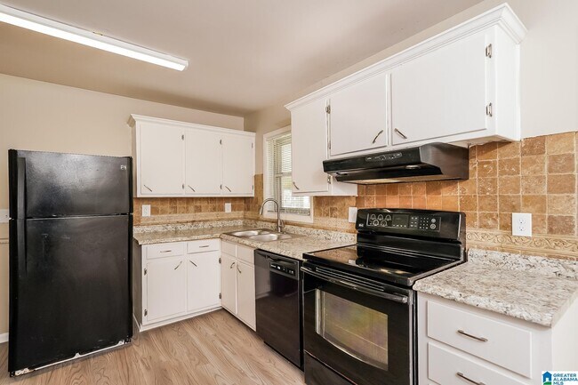Building Photo - 9765 Virginianna Dr