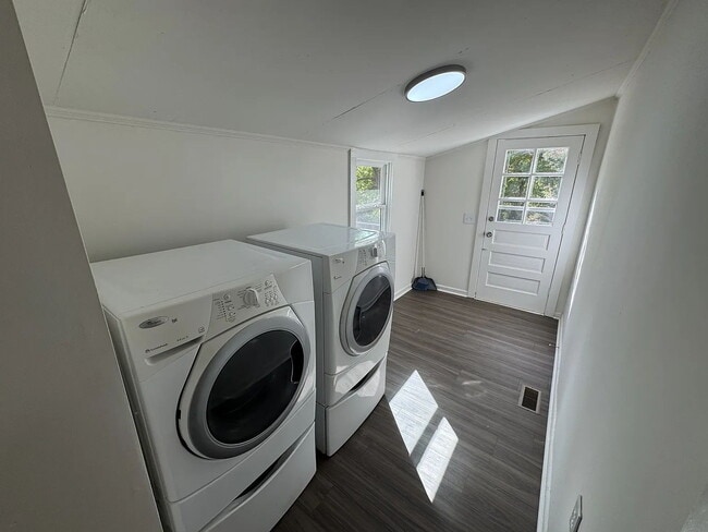 Foto del edificio - 2 Bed, 1 bath in Central