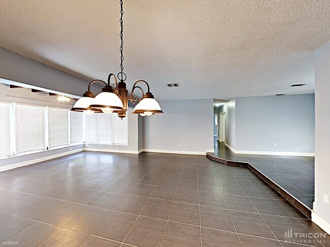Foto del edificio - 851 NW 167th Terrace