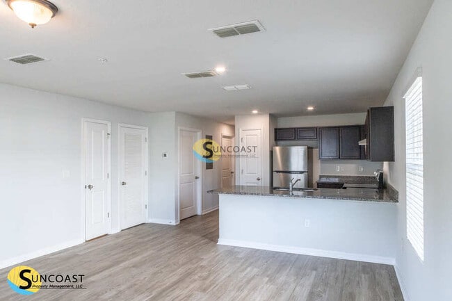 Building Photo - 6408 Sweetbay Ln