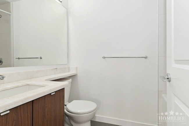Photo du bâtiment - Condo for Rent in South Surrey – The MORGA...