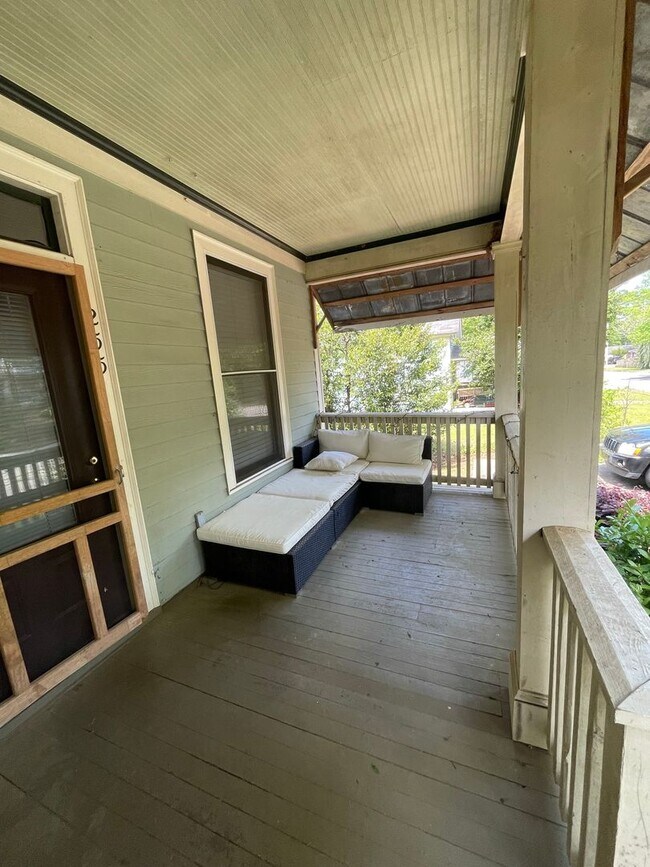 Foto del edificio - Normaltown Three Bedroom