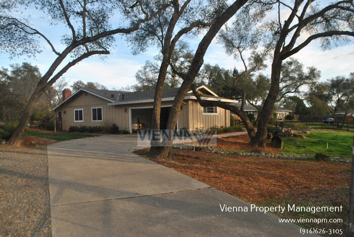 Foto principal - 7457 Shadow Oaks Ln