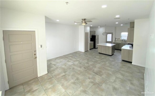 Building Photo - 15 Sprague St W