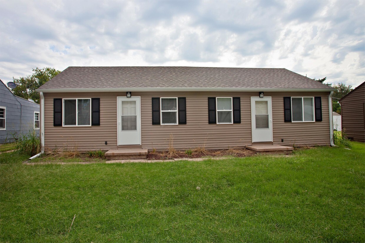 Primary Photo - 836-838 S Terrace Dr