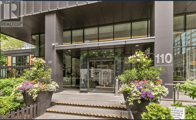 Building Photo - 110 Charles St E