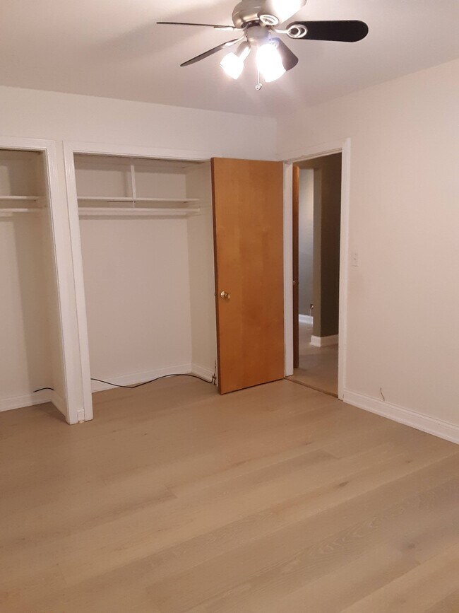 Building Photo - First Floor Spacious 1-Bed in Fantastic Ev...