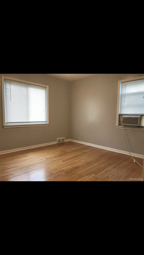 Front Bedroom - 2109 E 11 Mile Rd