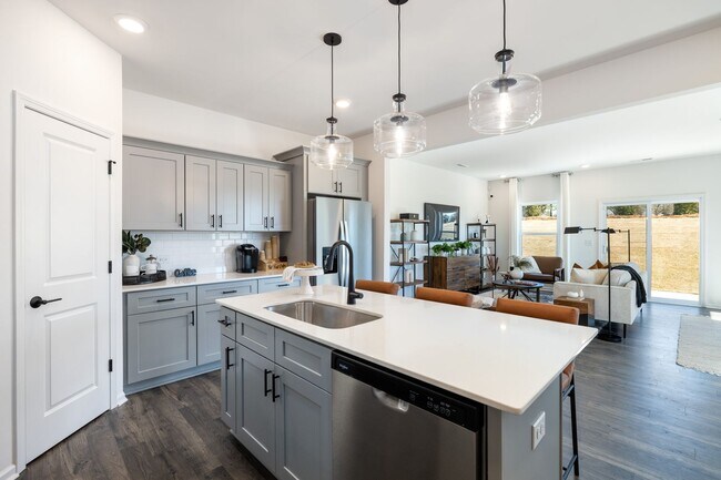 Building Photo - 3 Bedroom Townhome minutes from I-85 - AVA...
