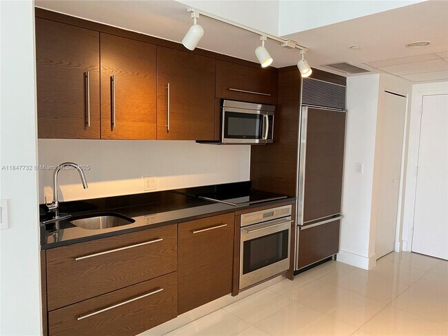 Foto del edificio - 475 Brickell Ave