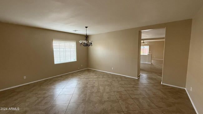 Foto del edificio - 1289 E Cassia Ln