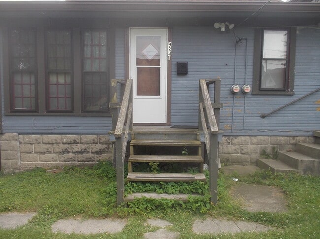 Entry door on north side of building - 924 E Main St