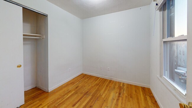 Building Photo - 277 Paris St