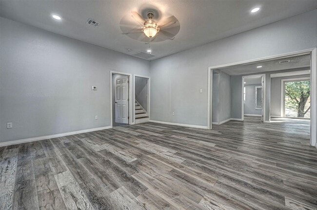 Building Photo - Beautifully updated 4 bed / 2 bath home