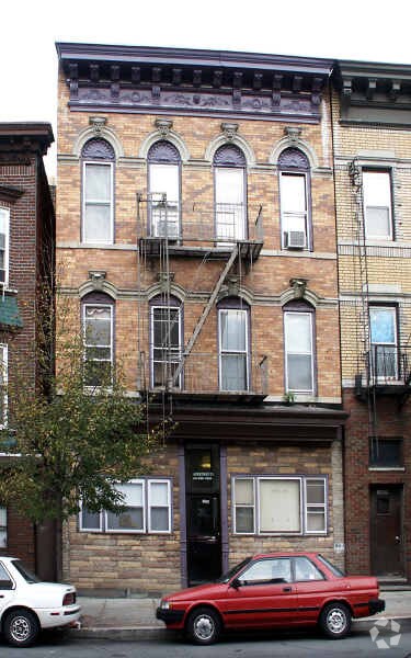 Building Photo - 1605 Summit Ave