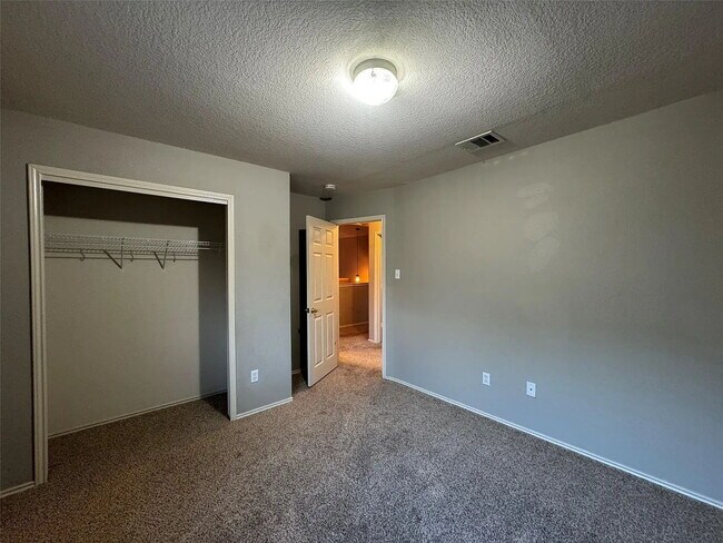 Foto del edificio - "Charming 3-Bedroom Retreat in Kyle, TX with Spacious Living and Modern Comforts!"