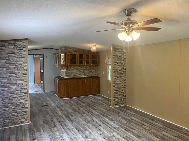 Building Photo - 130 Horse Creek Park Rd