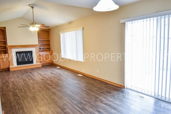 Foto del edificio - 3 bedroom home in Waukee