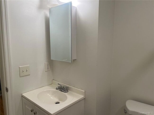 Building Photo - 42 E Main St