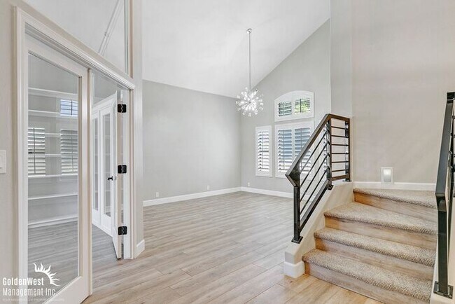 Foto del edificio - Modern 3bdm 3ba Home with Stylish Upgrades