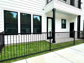 Building Photo - 3030 Greenbusch Rd