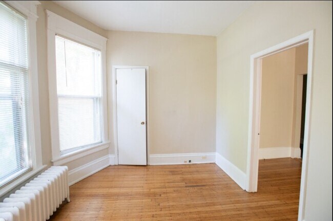 Foto del edificio - 2214 E Ivanhoe Pl