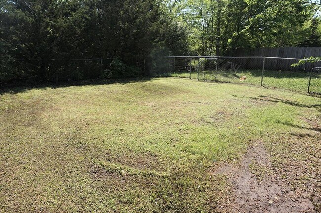 Foto del edificio - 907 N Brents Ave