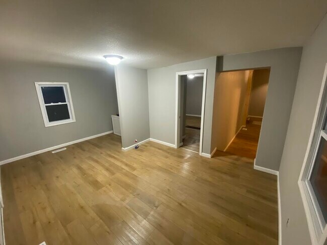 Entrance Room - 513 Lawrence Ave