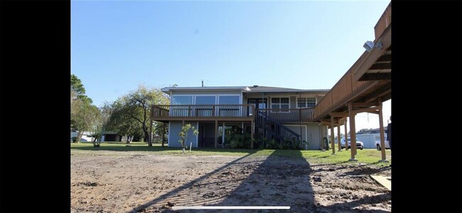 Building Photo - 227 Palm Dr