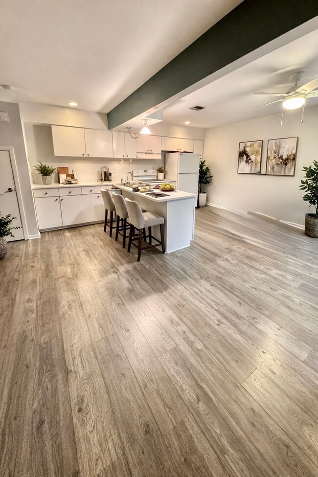 Foto del edificio - 3349 Beacon St