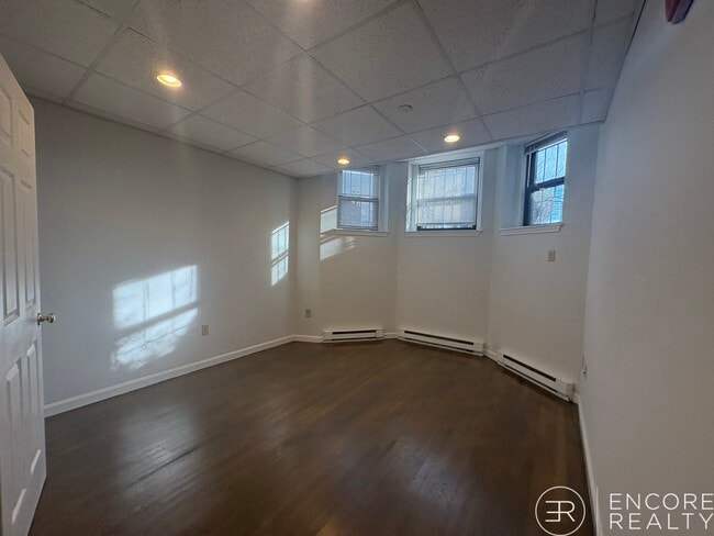 Building Photo - 77 Park Dr