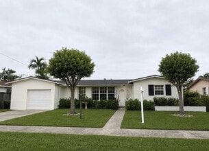 Building Photo - 5001 SW 87th Pl