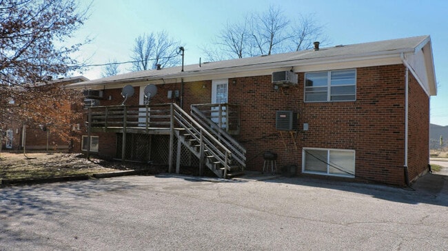 Building Photo - 710 Claudell Ln