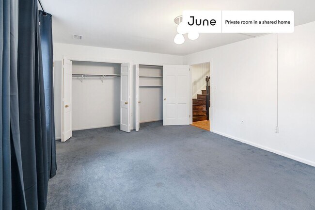 Building Photo - Private bedroom in 7 bed/3.5 bath Home