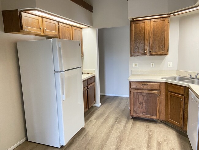 Foto del edificio - 1090 Condor Pl