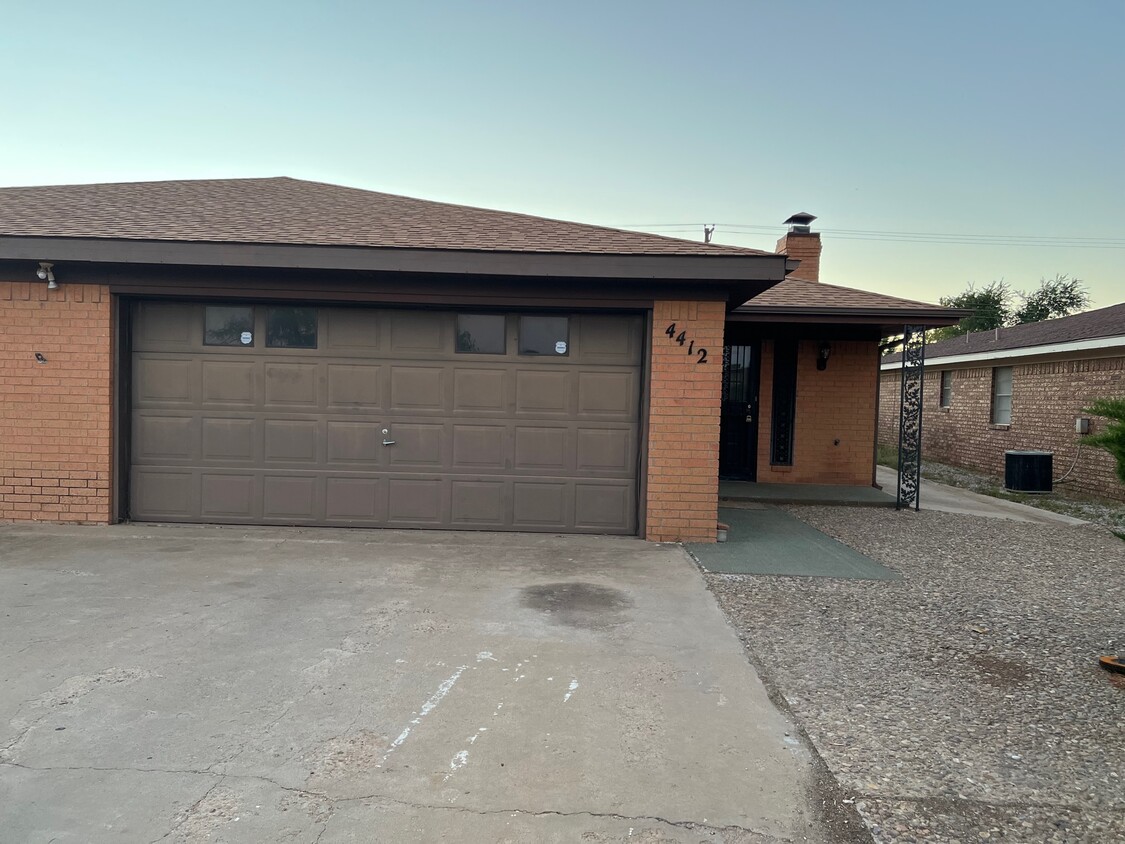 Front door - 4412 Ridgecrest Cir