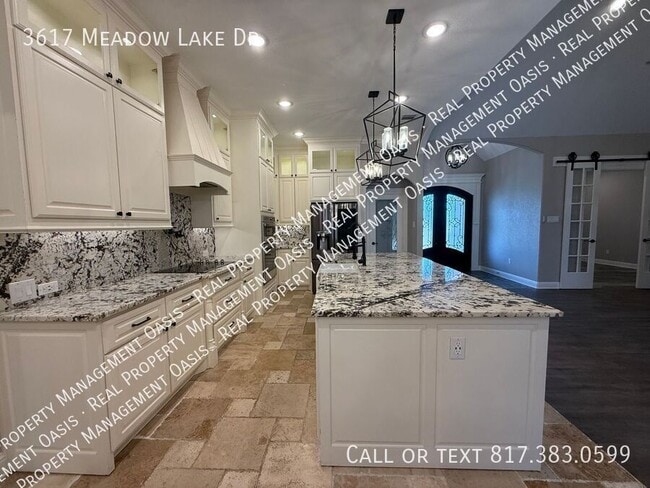 Foto del edificio - 3617 Meadow Lake Dr