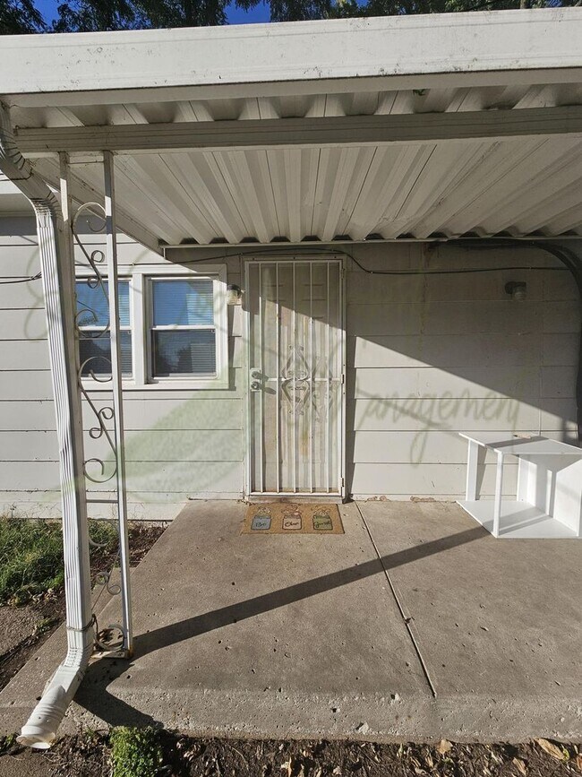 Building Photo - 511 S Osage St