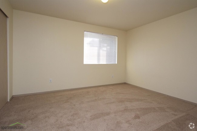 Bedroom - Knox Butte Apartments