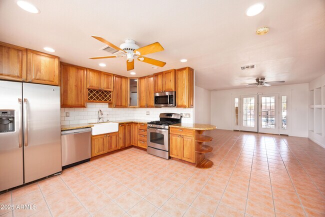 Foto del edificio - 7337 E Lewis Ave