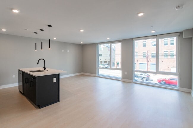 Building Photo - 6604 Ridge Ave