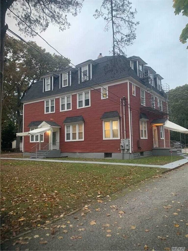 221 Lake Ave Unit 1A, Nesconset, NY 11767 Apartment for Rent in