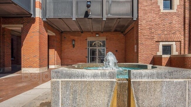 Foto del edificio - 200 River Pl Dr