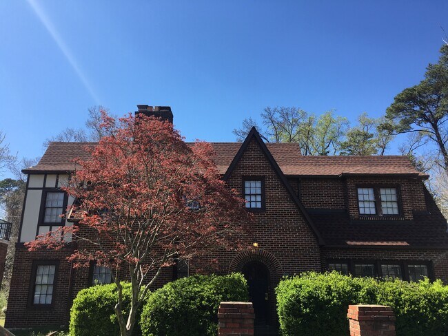 Building Photo - 316 Caplewood Dr