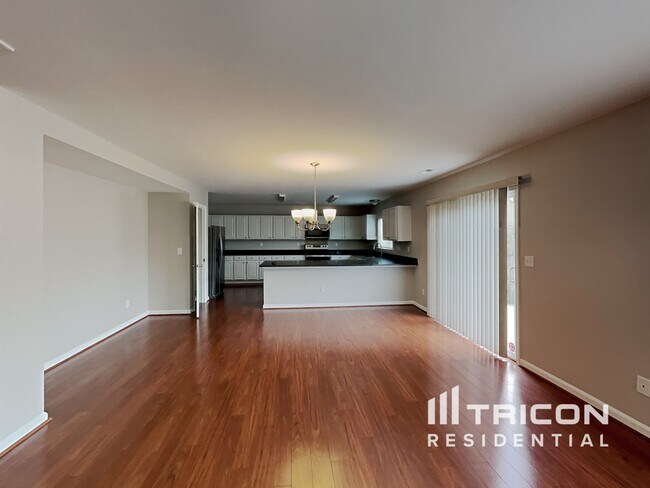 Building Photo - 11019 Kinnairds St