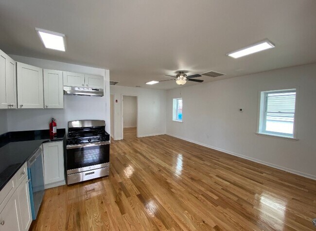 Foto del edificio - 425 Drummond Ave