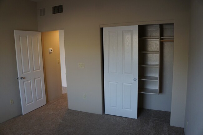 BEDROOM 2 - 1435 W Kilburn St